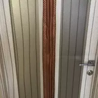 Дверная москитная сетка на магнитах - универсальный гаджет для беспроблемного очищения бытового пространства от насекомых. Благодаря магнитам антимаскитная сетка быстро и плотно закрывается за человек Только в розницу