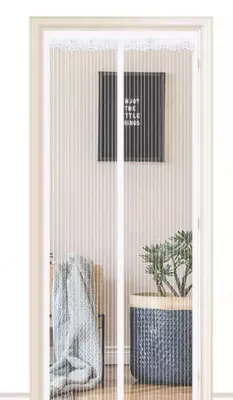 Москитная шторка на дверь высота 210х ширина 100 см (по 50 см на створку). Шторки смыкаются автоматически с помощью магнитов. Москитная сетка применяется для защиты дверных проемов от пыли