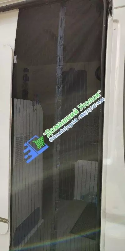 Москитная шторка на дверь высота 210х ширина 100 см (по 50 см на створку). Шторки смыкаются автоматически с помощью магнитов. Москитная сетка применяется для защиты дверных проемов от пыли, пыльцы, пу