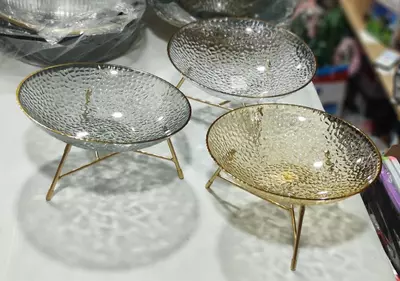 Блюдо на подставке