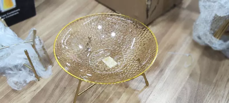 Блюдо на подставке в ассортименте. материал акрил. качество огонь. для фруктов сладостей и т.д. цены от 70 000 и выше - 70 000 so'mdan