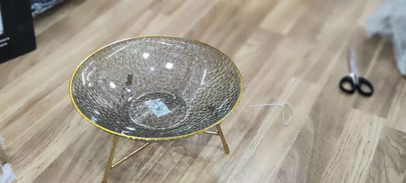 Блюдо на подставке в ассортименте. материал акрил. качество огонь. для фруктов сладостей и т.д. цены от 70 000 и выше - "Domashniy ugolok" XK