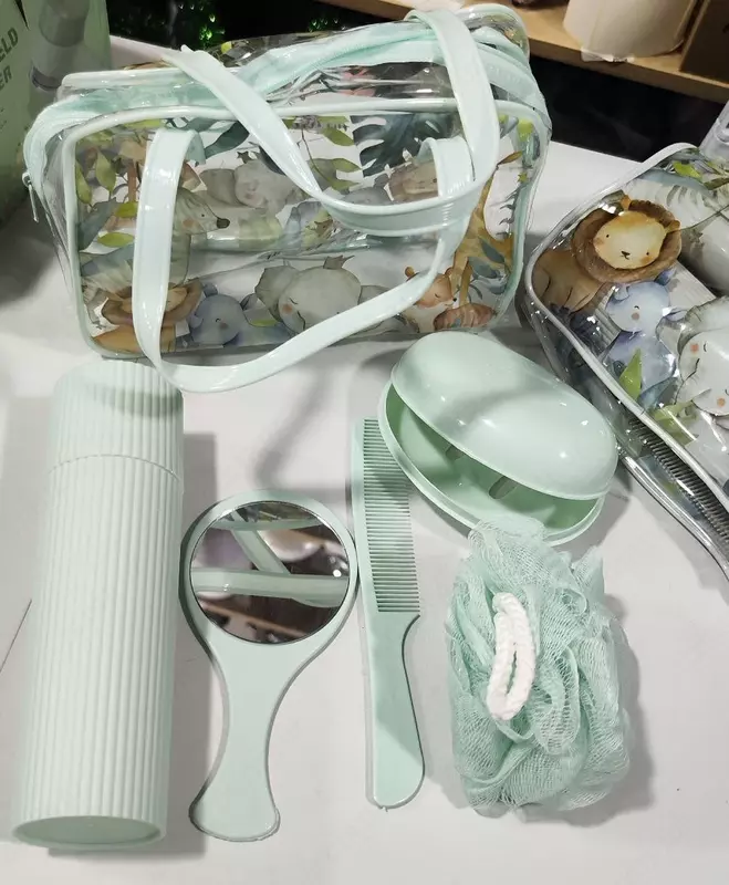 так так в наборе есть необходимые предметы для душа . В состав набора вход