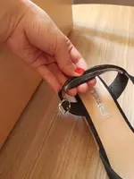 самоклеящиеся.  Полоски из силикона от натирания можно применять для любой части обуви. Силиконовые полоски идеально подходят под ремешки на обуви