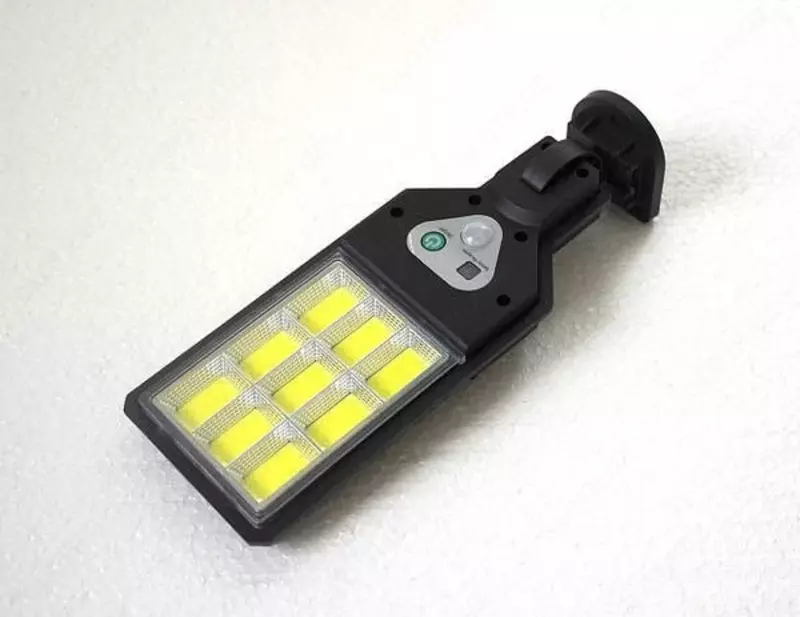 Светильник на солнечной батарее с датчиком движения и освещения..