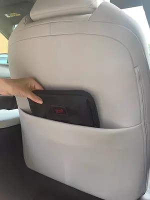 ВОДОНЕПРОНИЦАЕМЫЙ МУСОРНЫЙ БАК ДЛЯ ВАШЕГО АВТОМОБИЛЯ! ДЕРЖИТ МУСОР ВНЕ ПОЛЯ ЗРЕНИЯ! BACKSEAT BUTLER — это аккуратный водонепроницаемый мусорный бак для вашего автомобиля. Вы можете использовать его в ЯТТ "Домашний Уголок"