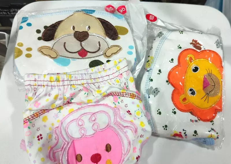 в которых вшито несколько слоев впитывающей ткани и мембранный слой. После пописа жидкость остается в трусиках