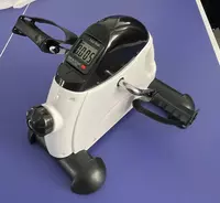  Домашний Уголок - Мини-велотренажёр с компактной конструкцией предназначен для разработки двигательной активности рук и ног после перенесённых травм и операций. Преимущества педального тренажёра в том  что он не заним