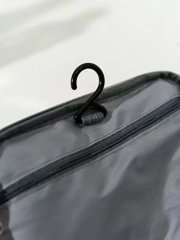 Косметичка дорожная подвесная для хранения и организации косметики Mior. Прекрасный вариант для повседневного использования. Органайзер позволяет удобно разместить всю косметику по отделам, чтобы Вы с