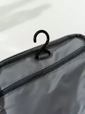 Косметичка дорожная подвесная для хранения и организации косметики Mior. Прекрасный вариант для повседневного использования. Органайзер позволяет удобно разместить всю косметику по отделам, чтобы Вы с