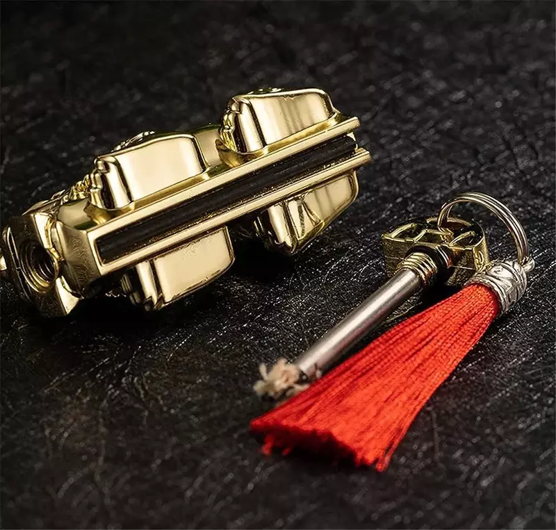  [ Альбом ] Широко используемая зажигалка-брелок со спичками. Это незаменимый спасательный инструмент для пикников  барбекю  фейерверков и многих других чрезвычайных ситуаций  связанных с выживанием. Е - Домашний Уголок