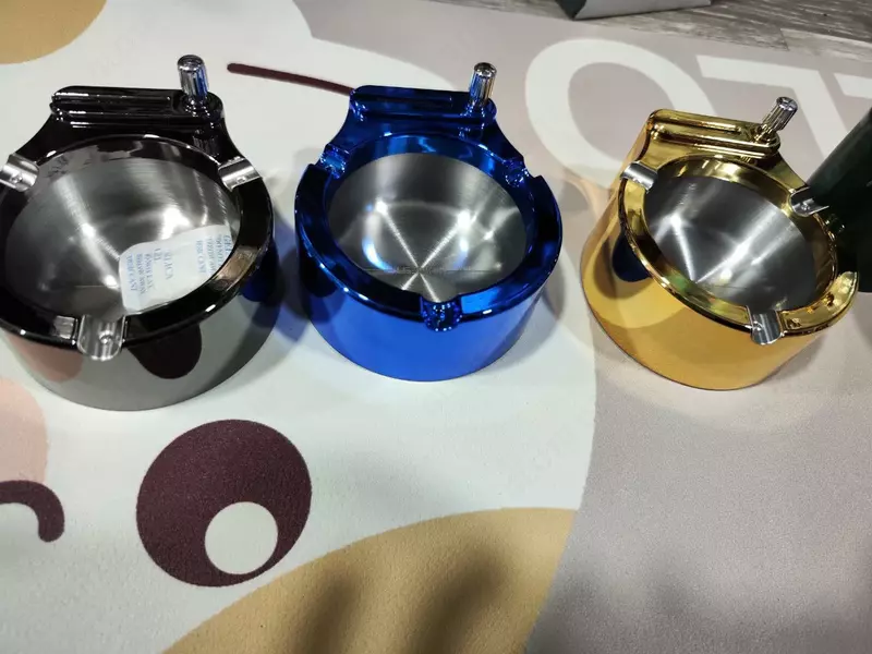  Портативная пепельница в стиле ретро   Пепельница с вечной спичкой отличный подарок. Аксессуар для курения выполнен из нержавеющей стали  благодаря этому металлическая пепельница долговечна - Пепельницы