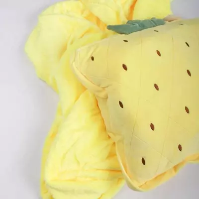 Детская мягкая игрушка 3 в 1 (игрушка, подушка, плед) будет отличным подарком на для вашего ребенка.  Мягкая игрушка имеет внутри флисовый плед размером 1,7 м*1 м. При вынимании пледа игрушка не остае