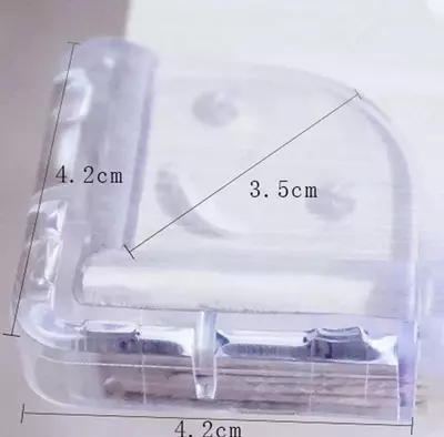 Силиконовая защита на острые углы (уголок) 3М защищает ребенка от острых углов мебели. Углы столов являются распространенной причиной травмы детей, поскольку находятся зачастую на одном уровне с голов