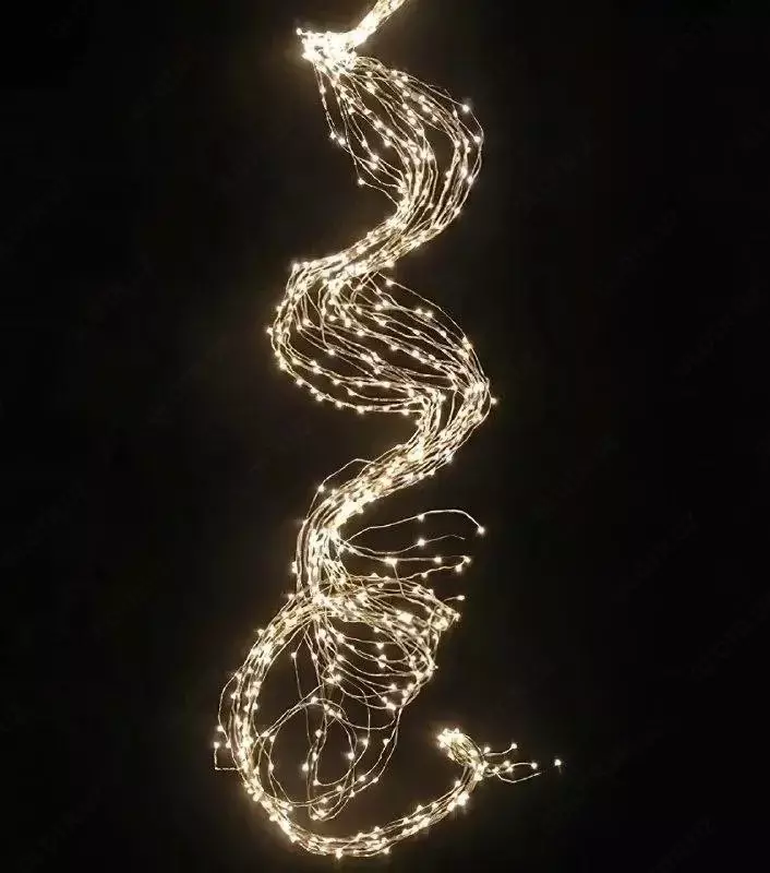 Светодиодная гирлянда Конский хвост Роса на елку 200 LED 10 нитей 2м т ✨ Гирлянда Конский хвост Роса на елку с 200 LED лампами на 10 нитях, каждая из которых длиной в 2 метр, создана для ваших праздни