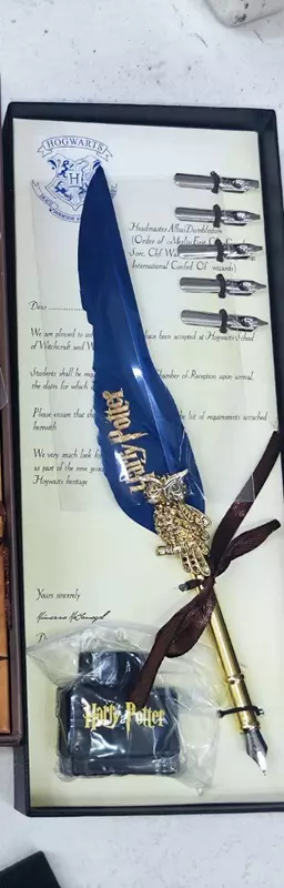 Подарочная перьевая ручка Гарри Поттер.  Если перед Вами встала нелегкая задача выбрать красивый и необычный подарок ребенку или коллеге, другу,родственникам , то Вам стоит присмотреться к нашему пода