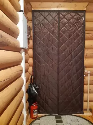 Теплоизоляционные шторы для входных дверей