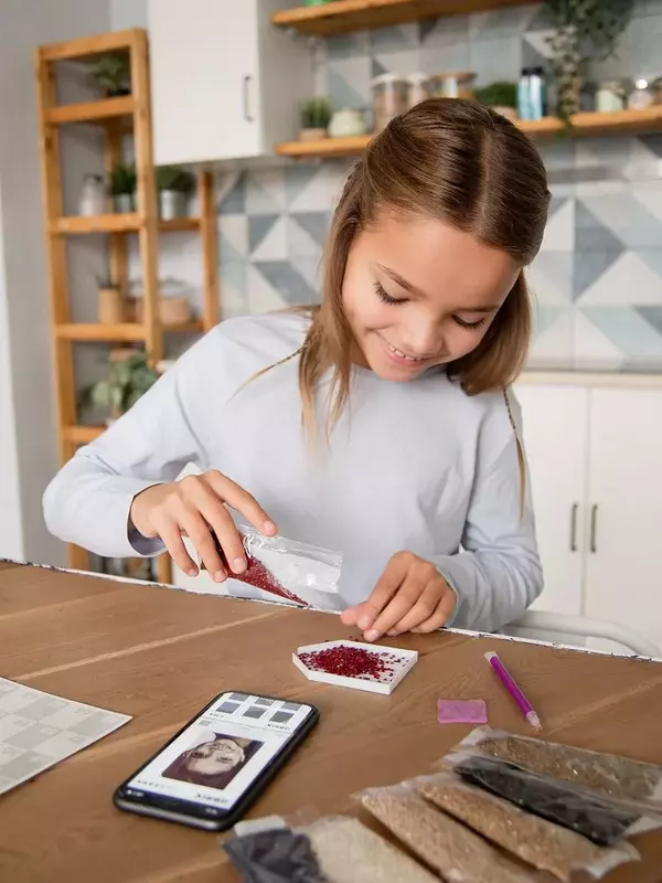 Алмазная мозаика из фотографии VINTAGE Представляем первую в мире Алмазную Мозаику по фотографии. Мозаика алмазная БЕЗ ПОДРАМНИКА на картонной основе от QBRIX позволяет своими руками собрать любое фот