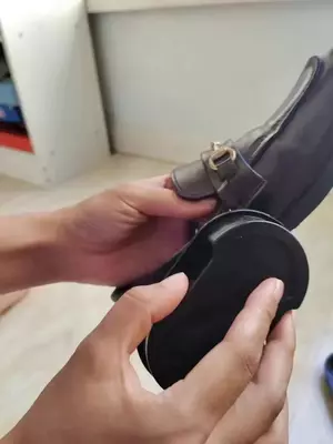 Восстанавливающий блеск для обуви ЯТТ "Домашний Уголок"