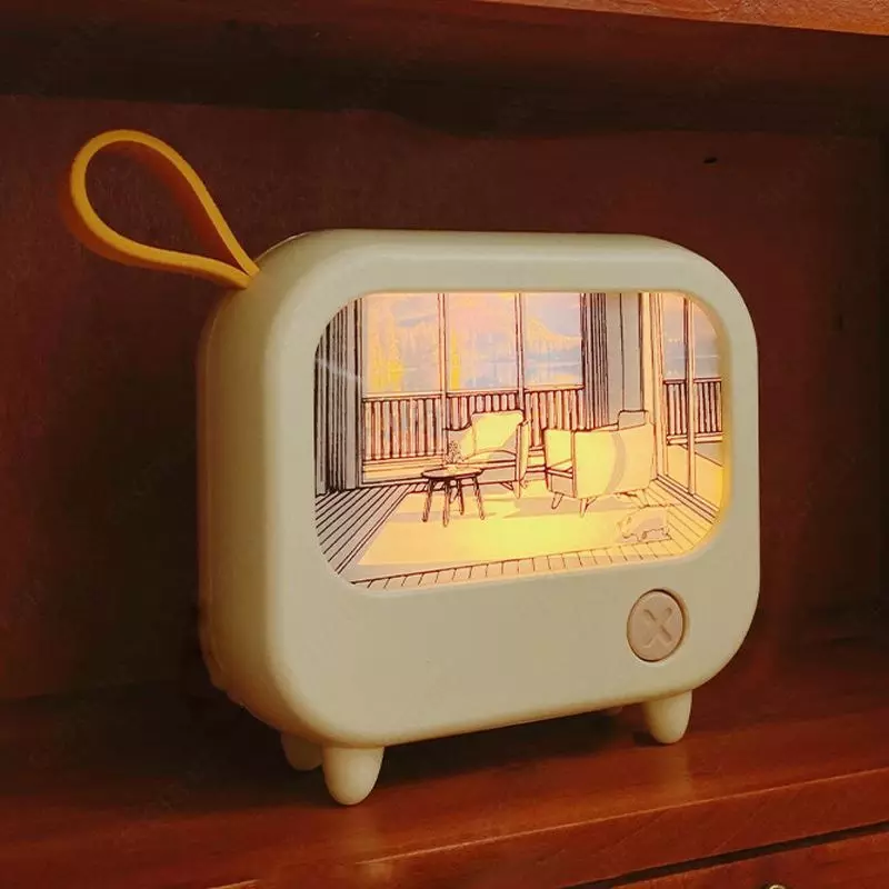 Декоративная настольная лампа в виде телевизора