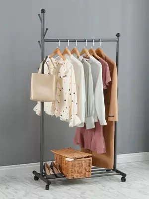 Напольная вешалка на колесиках
