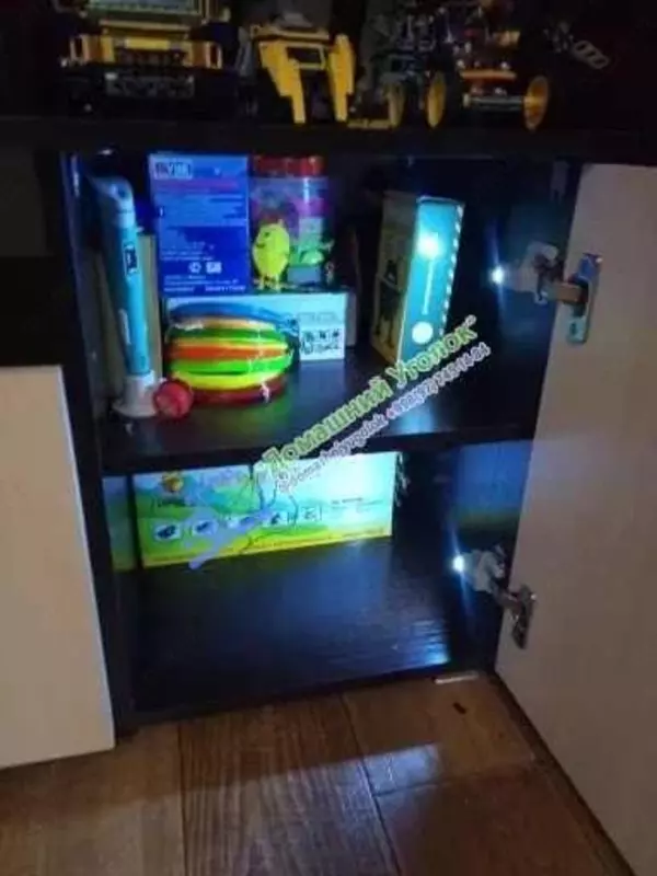 Светодиодная лампа с внутренними петлями для шкафа