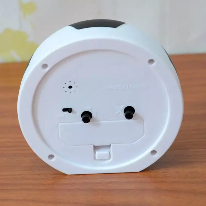 Настольный футбольный мяч-будильник.