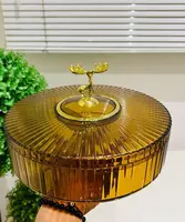   Пластиковая менажница с крышкой для сервировки