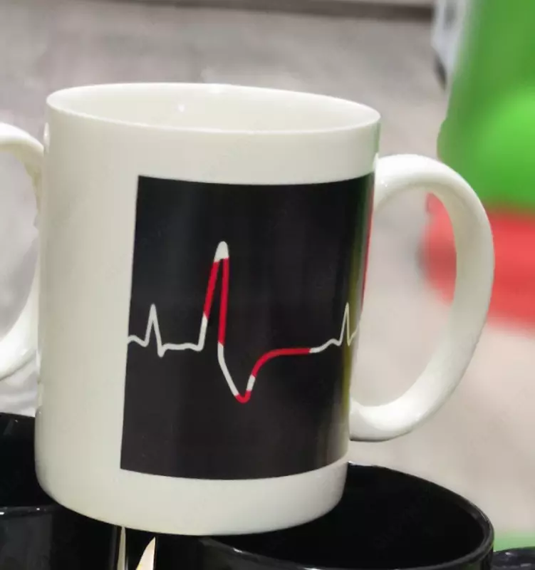 Кружка керамическая хамелеон "Кардиограмма любви" - 70 000 сум