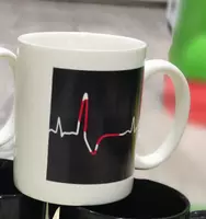 Кружка керамическая хамелеон "Кардиограмма любви" - 70 000 сум