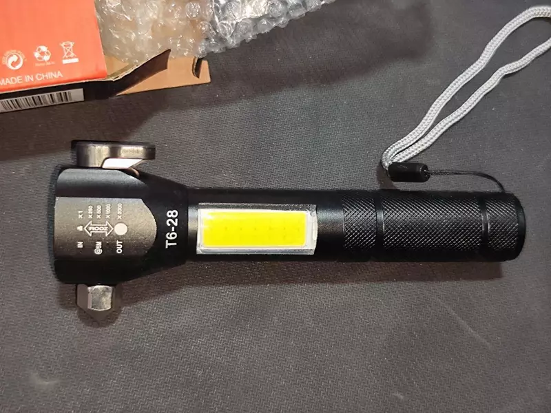 Ручной фонарь автомобилиста