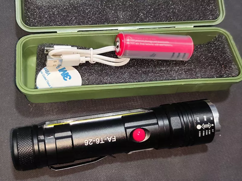 Ручной фонарь автомобилиста