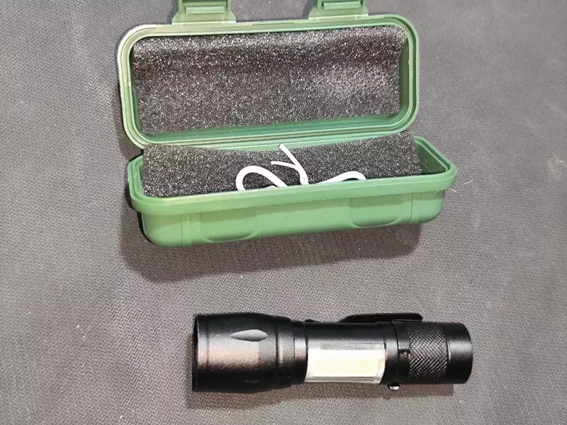 Ручной фонарь автомобилиста