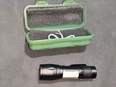 Ручной фонарь автомобилиста