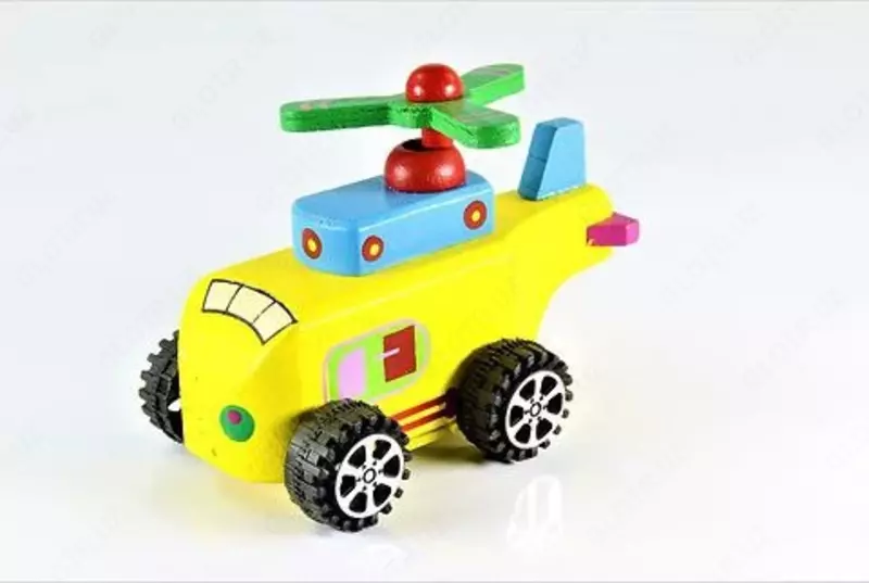 Деревянная машинка-вертолет с инерционным механизмом