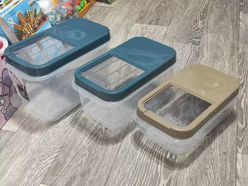 Контейнер для хранения сыпучих продуктов.