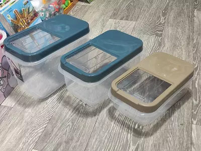 Контейнер для хранения сыпучих продуктов.