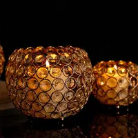 Золотистый хрустальный подсвечник.