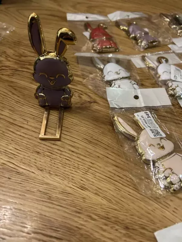 Подставка под телефон с собой- Зайка