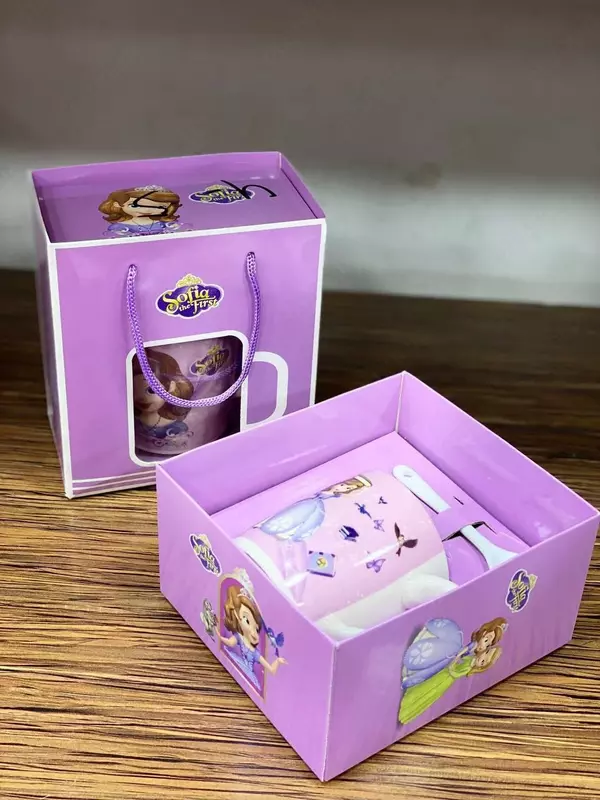 Керамическая кружка с ложкой.