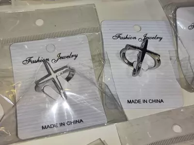 Зажим-кольцо для платка, палантина или шарфа.