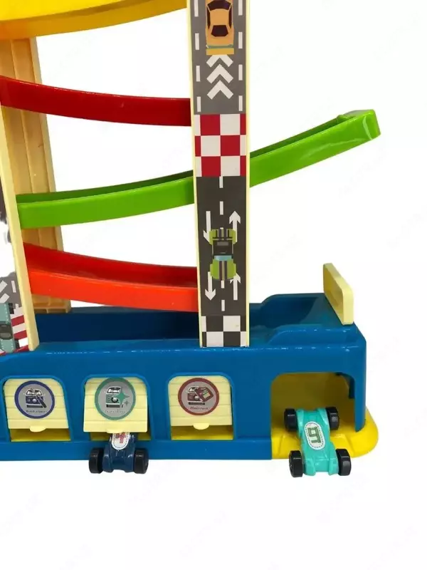 Автопарковка - горка с машинками.