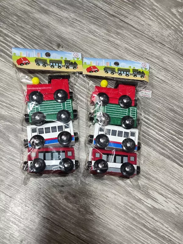 Деревянные поезда на магните