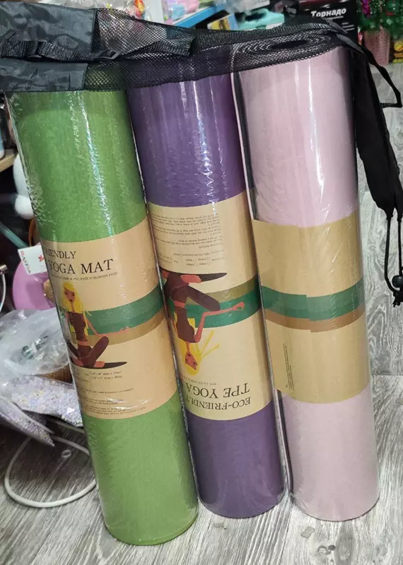 Спортивный коврик для занятия йогой  пилатесом или стретчингом.