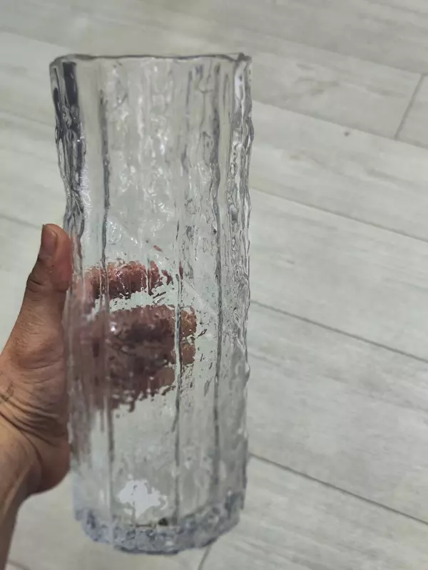 Дизайнерская настольная ваза для цветов и декора.