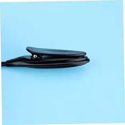 Светодиодная лампа с гибкой ножкой и с креплением клипсой.