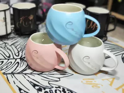 Керамическая кружка для кофе.