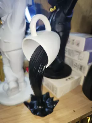 Художественная скульптура - Плавающая кофейная чашка