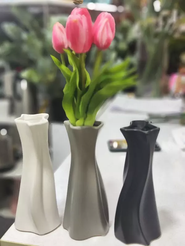 Керамическая вазы