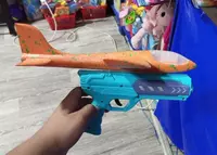 Самолет пистолет метательный.